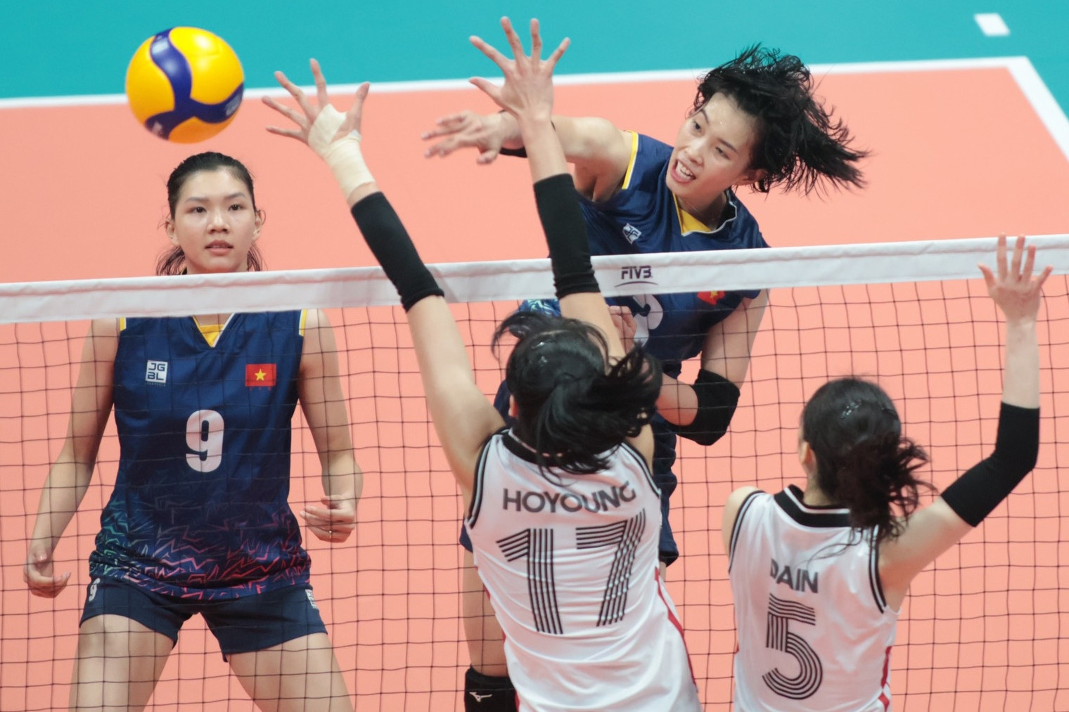 Trực tiếp tuyển bóng chuyền nữ Việt Nam vs Qatar: Thắng trận ra quân
