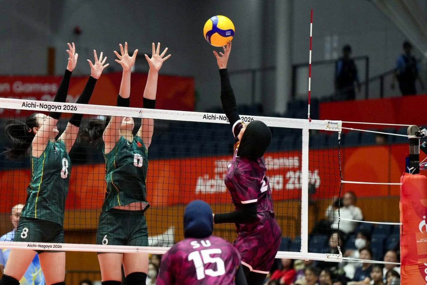 Tuyển bóng chuyền nữ Việt Nam thắng đội có... học sinh cấp 2 ở Asiad