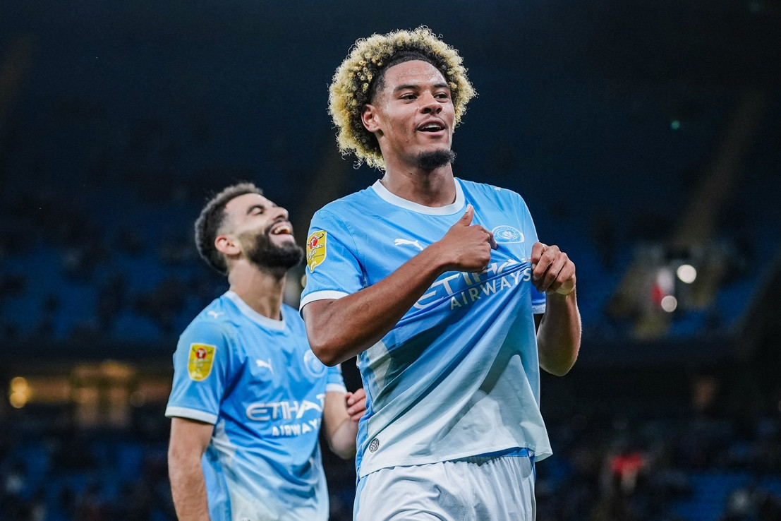 Cầu thủ 17 tuổi rực sáng, Man City đại thắng '5 sao'