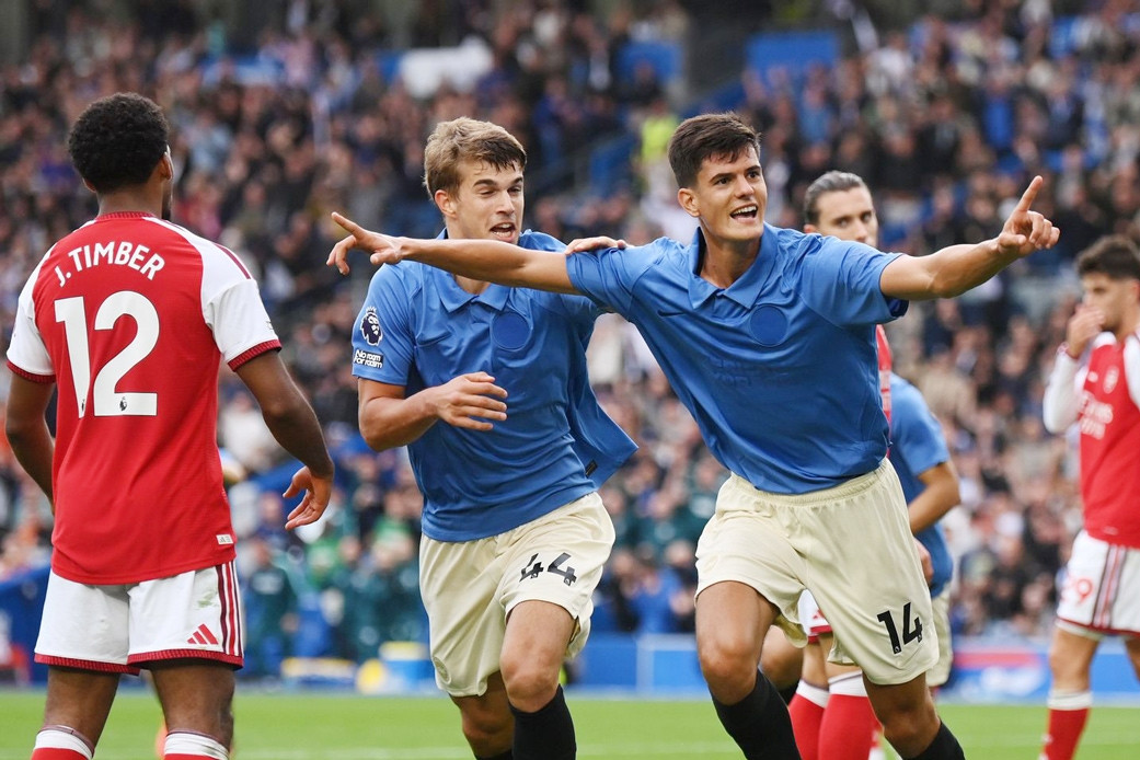 Arsenal thất bại bẽ bàng trên sân Brighton