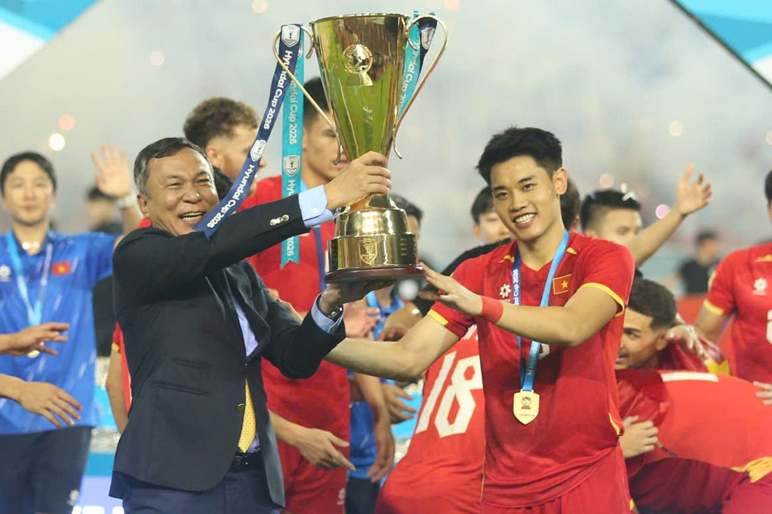 FIFA gọi tên Đình Bắc và Khoa Ngô