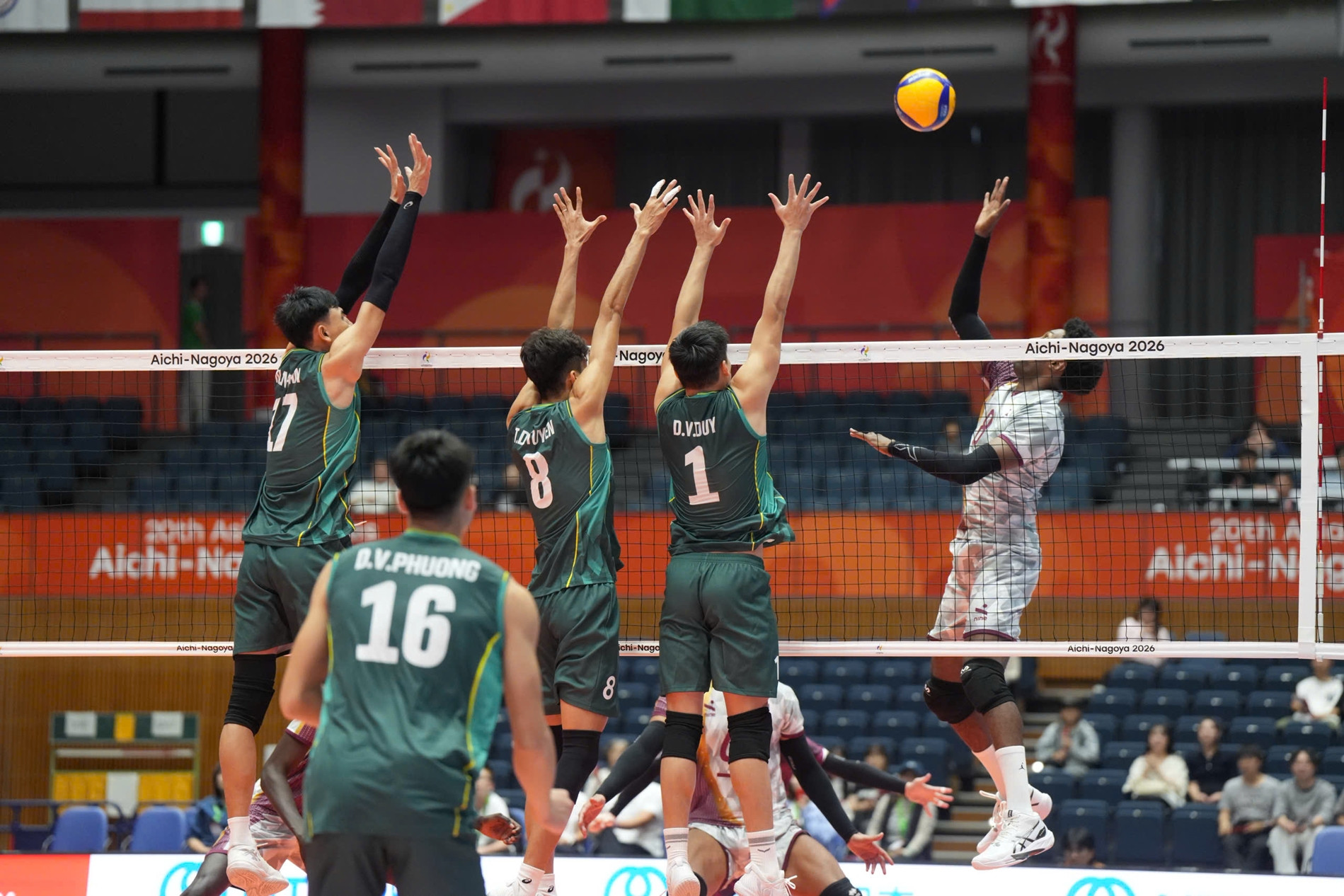 Trực tiếp bóng chuyền nam Việt Nam 0-1 Qatar: Siêu kịch tính set 2