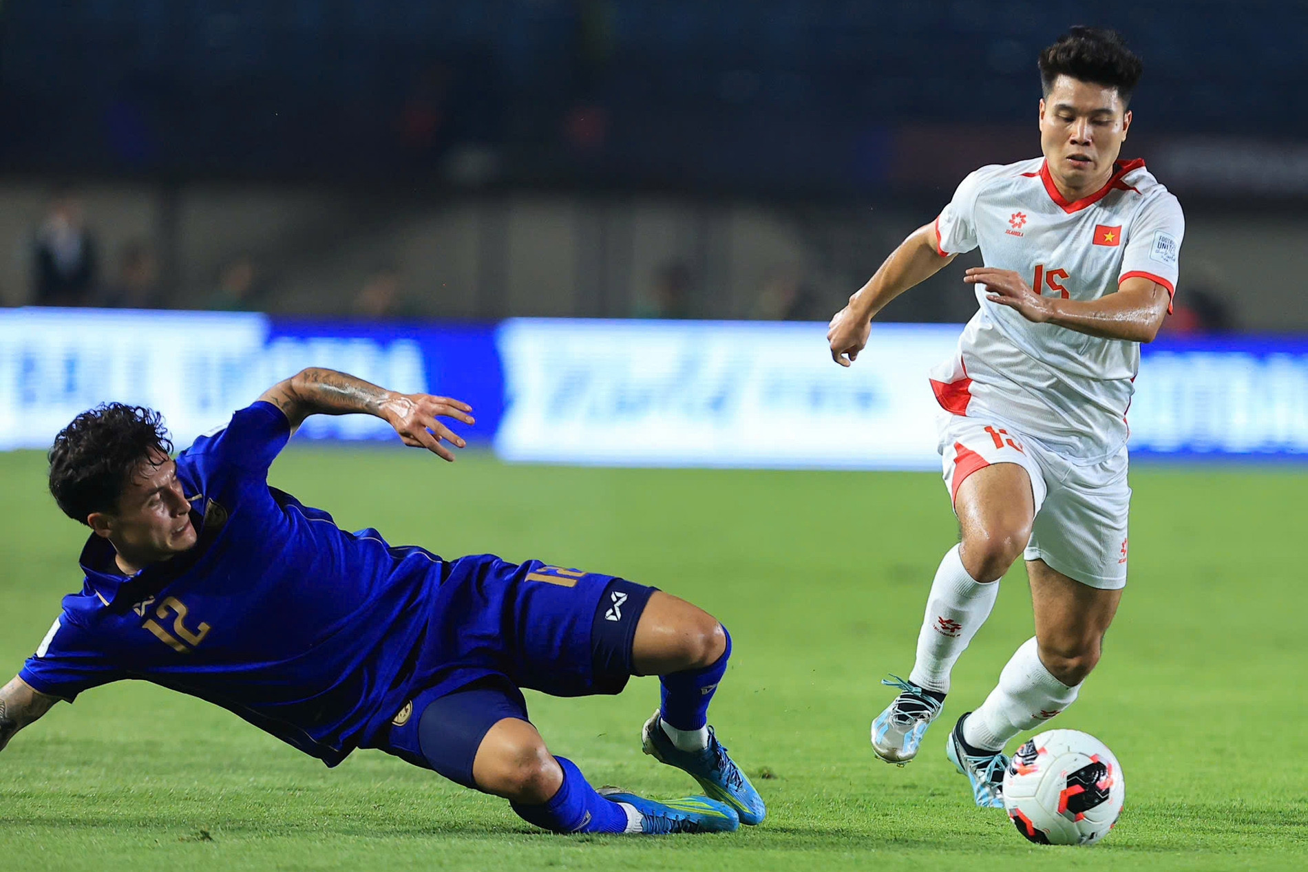 Trực tiếp bóng đá Việt Nam 0-1 Thái Lan: VAR hủy bàn thắng của Tài Lộc