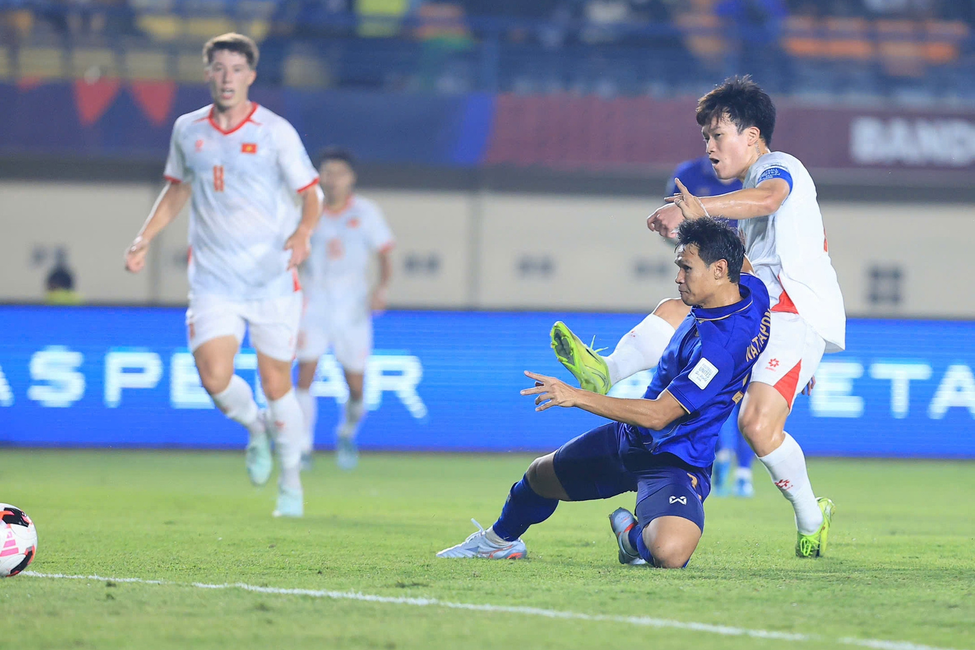 Video bóng đá Việt Nam vs Thái Lan: Nỗ lực bất thành