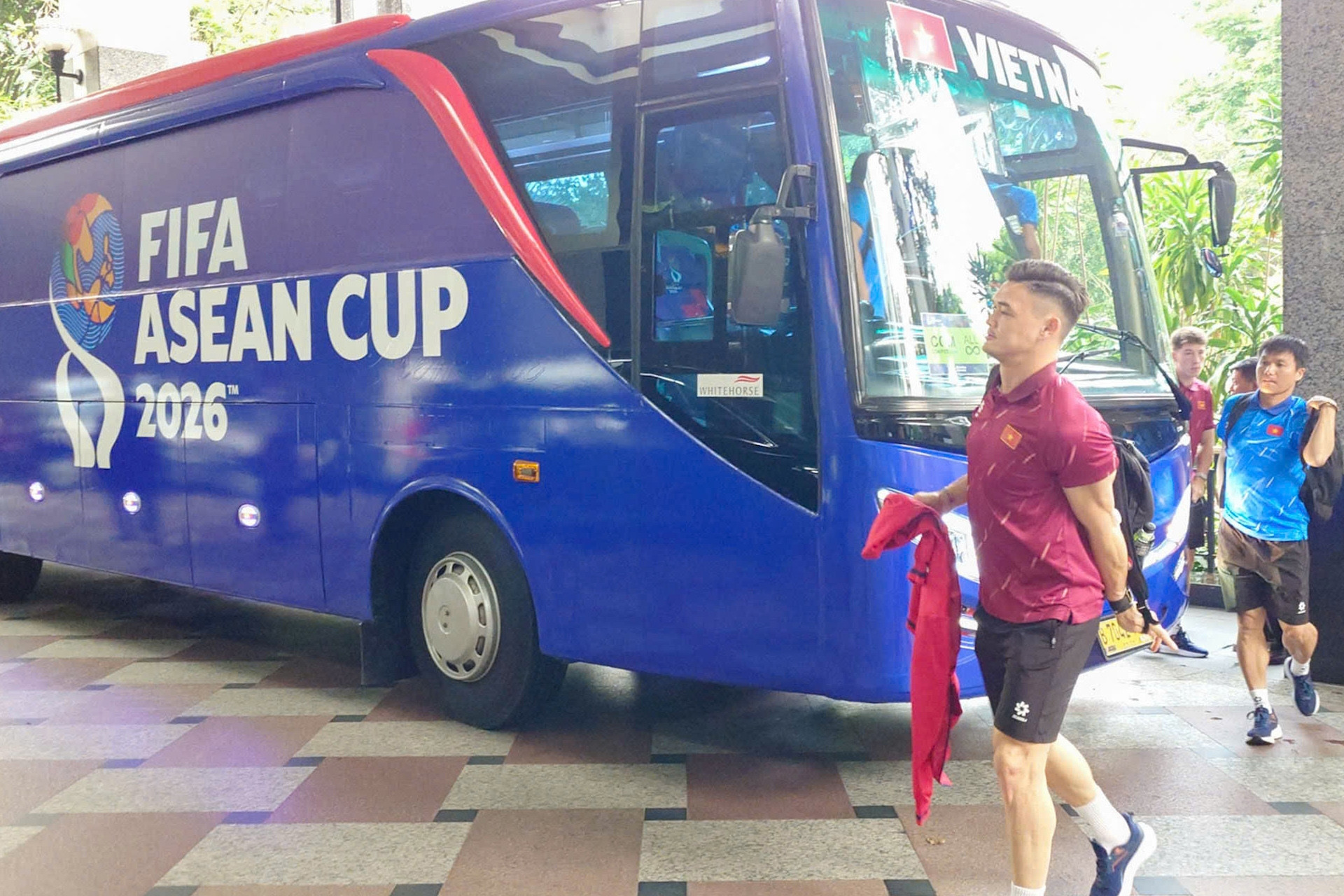 Tuyển Việt Nam có mặt tại Jakarta, đấu Pakistan tranh vé đi tiếp