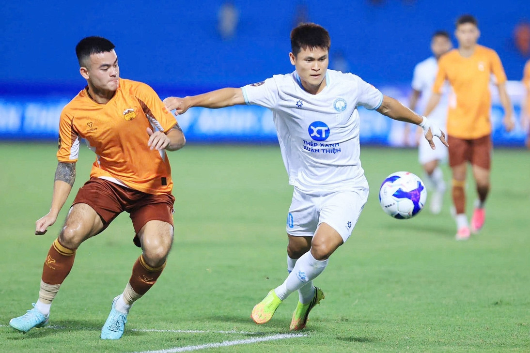 Trực tiếp Nam Định 2-0 HAGL: Cú đúp của Santos (H1)