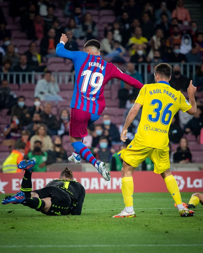 Đội chủ sân Nou Camp thi đấu hoàn toàn áp đảo đối thủ