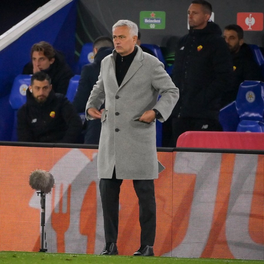 Nỗi thất vọng của HLV Mourinho khi đội nhà tuột mất chiến thắng
