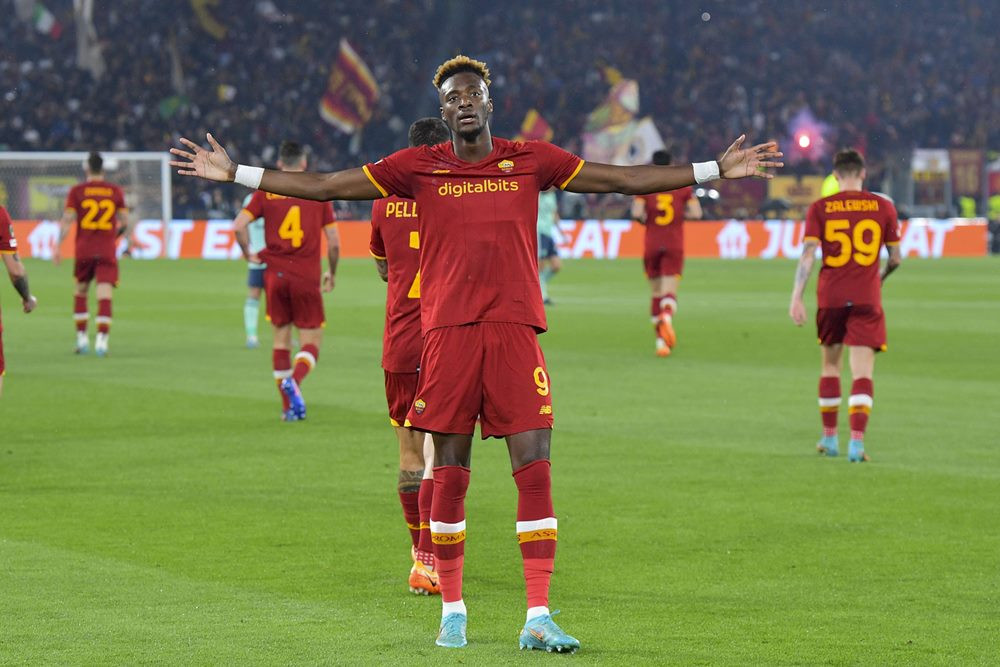 Tammy Abraham trở thành người hùng của Roma