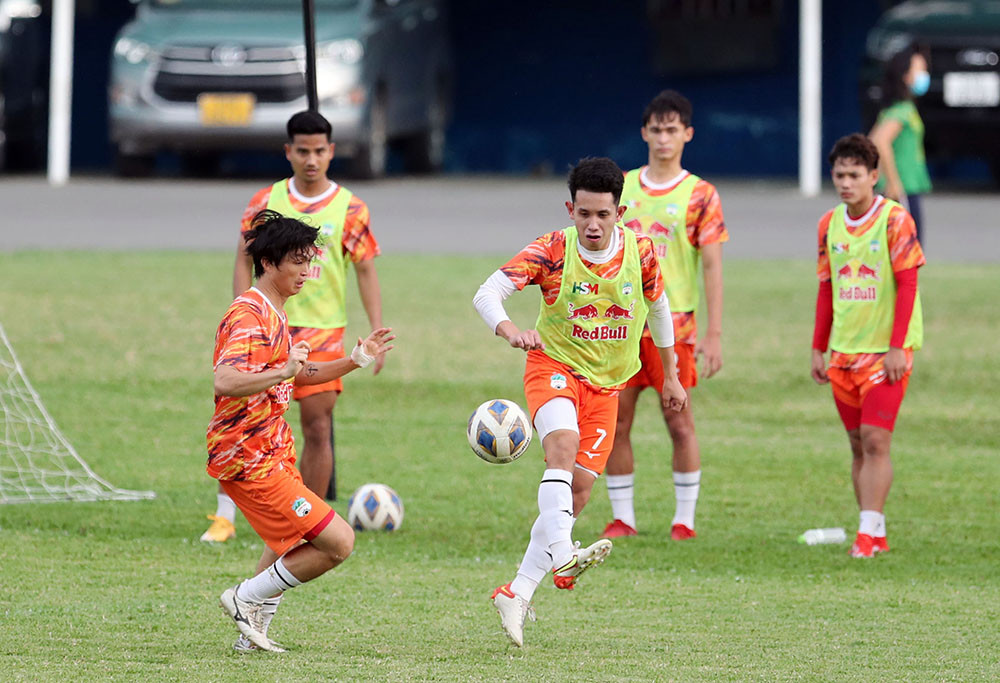 Các đối thủ của HAGL tại vòng bảng AFC Champions League đều rất mạnh khi đó là Jeonbuk Huyndai Motors (Hàn Quốc), Yokohama F.Marinos (Nhật Bản) và Sydney FC (Úc) cũng đã có mặt tại TP.HCM nhằm chuẩn bị cho giải đấu tới.
