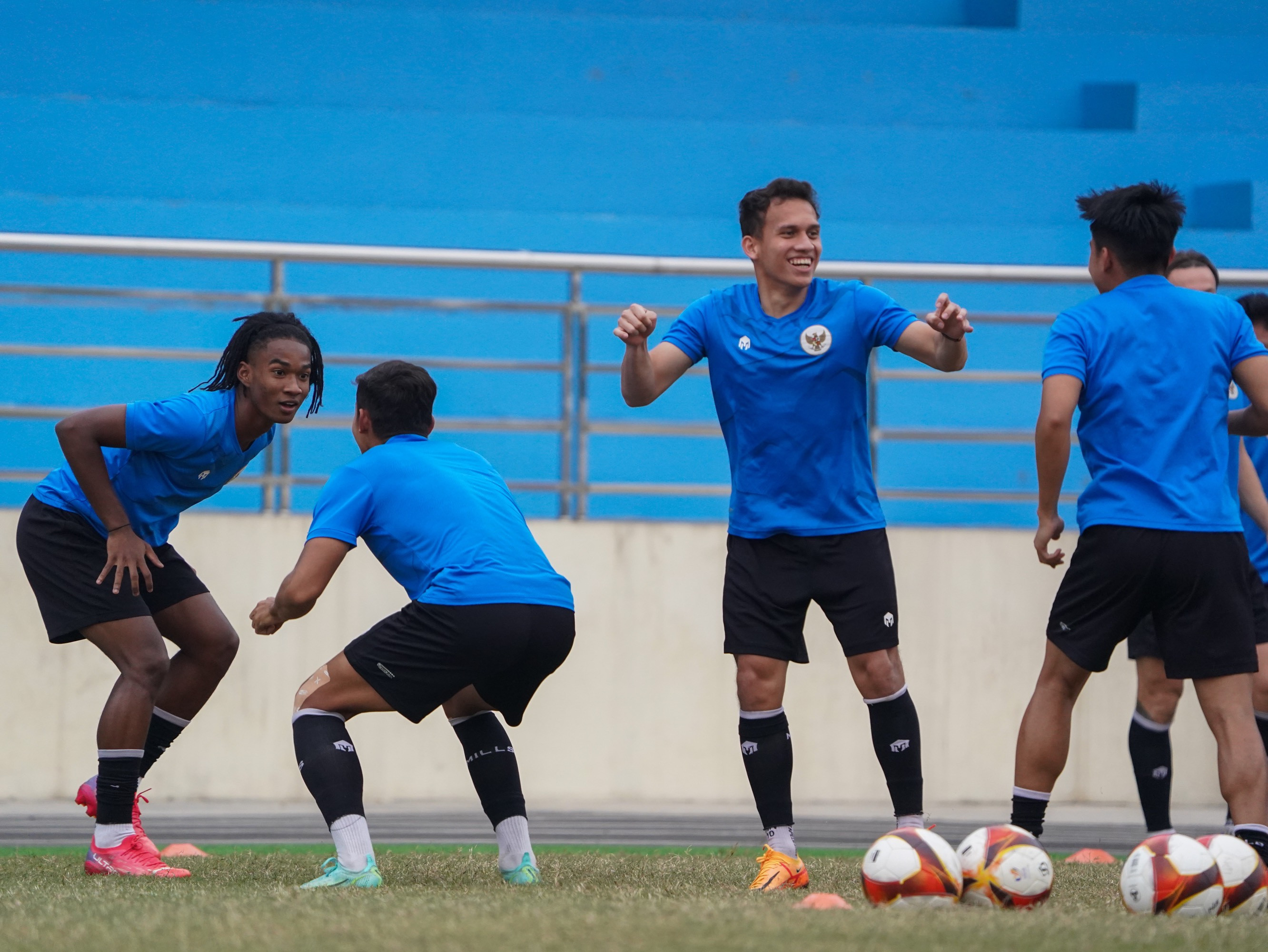 Không khí trên sân tập cho thầy U23 Indonesia khá tự tin