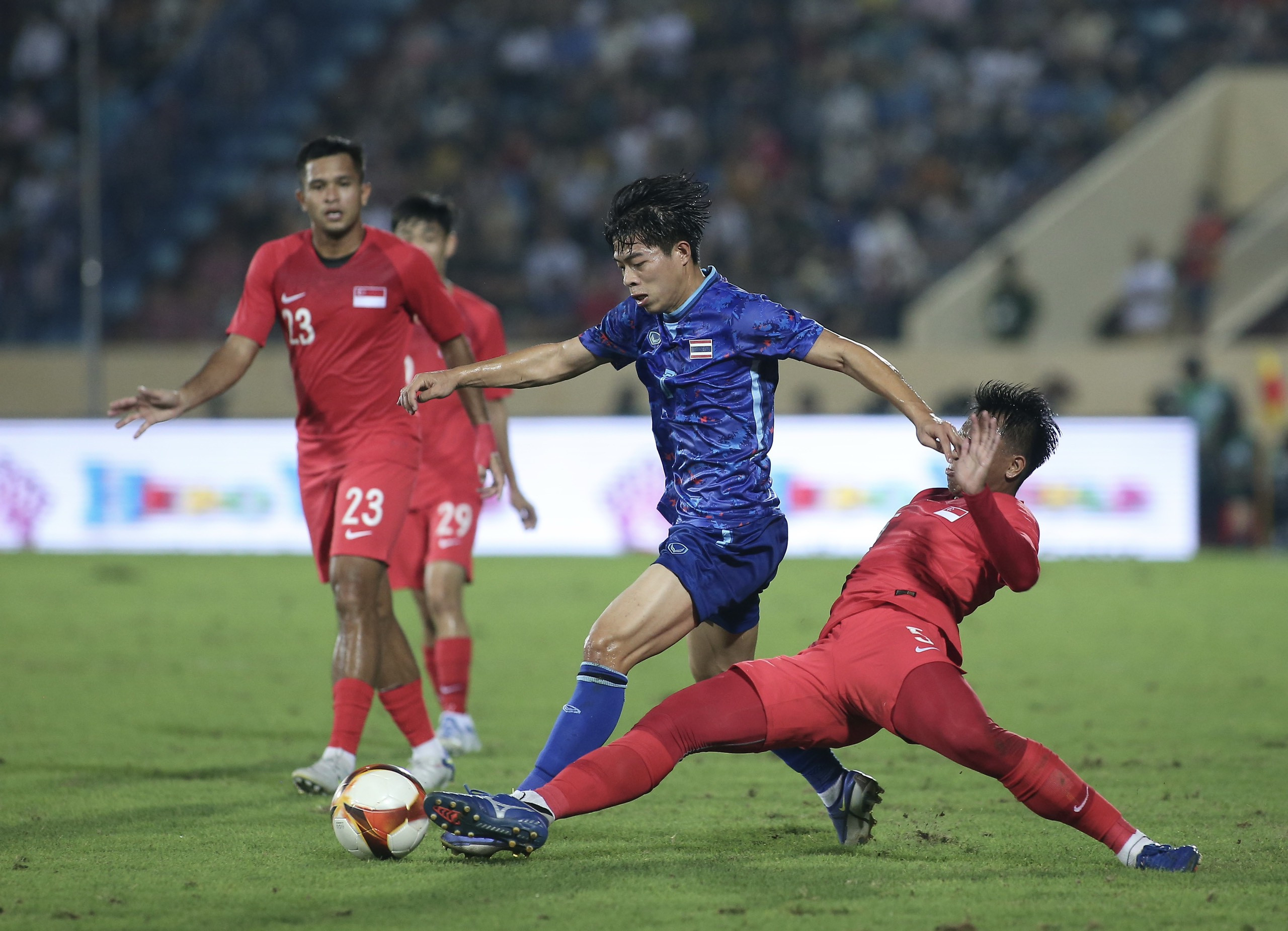 U23 Thái Lan sau thất bại ở trận ra quân đặt mục tiêu chiến thắng các trận còn lại để tranh vé bán kết, với đối thủ kế tiếp là Singapore.