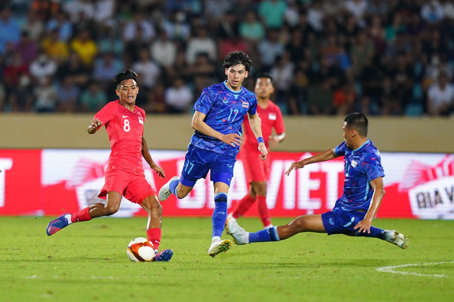 Mọi thứ chỉ dễ dàng hơn đối với U23 Thái Lan, khi vào hiệp 2 đã chơi tốt, gắn kết hơn rất nhiều so với hơn 135 phút trước đó.