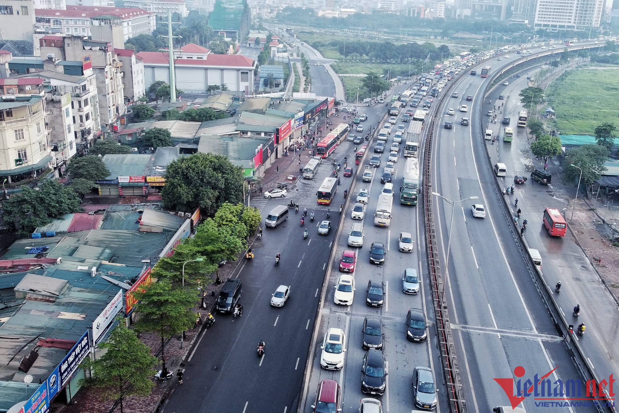 Các tuyến đường Phạm Hùng, Khuất Duy Tiến... đường vắng vẻ, thông thoáng.