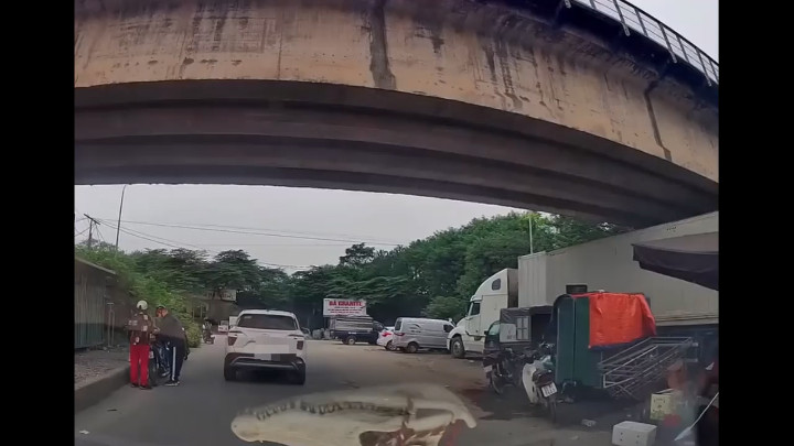 tình huống trớ trêu mà cả hai tài xế gặp phải