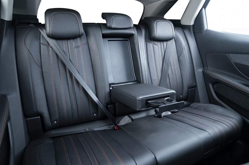 Hình ảnh không gian nội thất Peugeot 3008 2021 và ghế ngồi