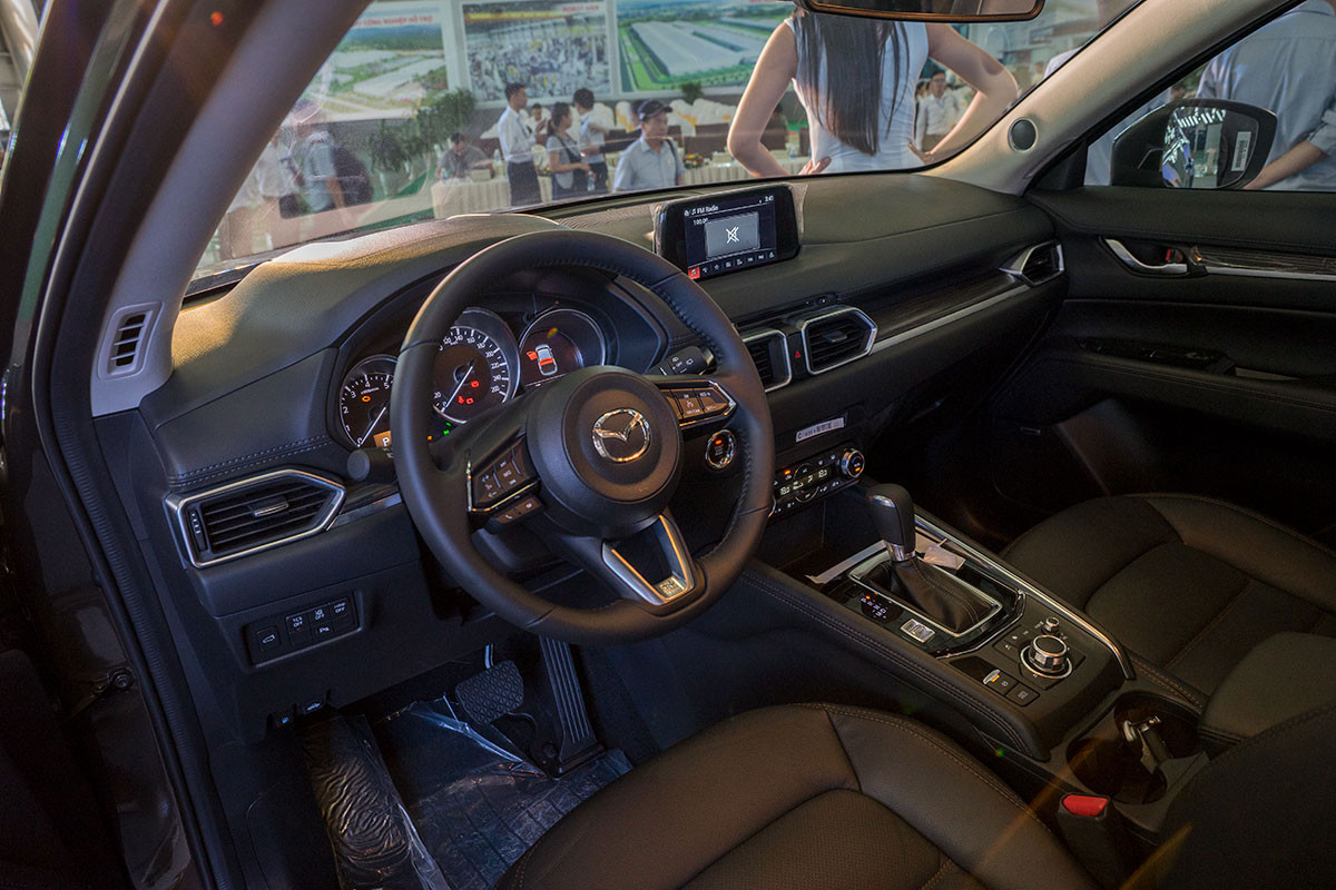 View - Mazda CX-5 2.0L FWD Luxury 2021