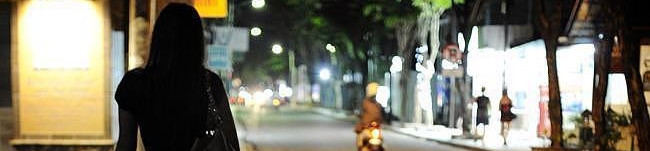 Nhức nhối “chợ tình” ở vỉa hè, trên mạng ảo