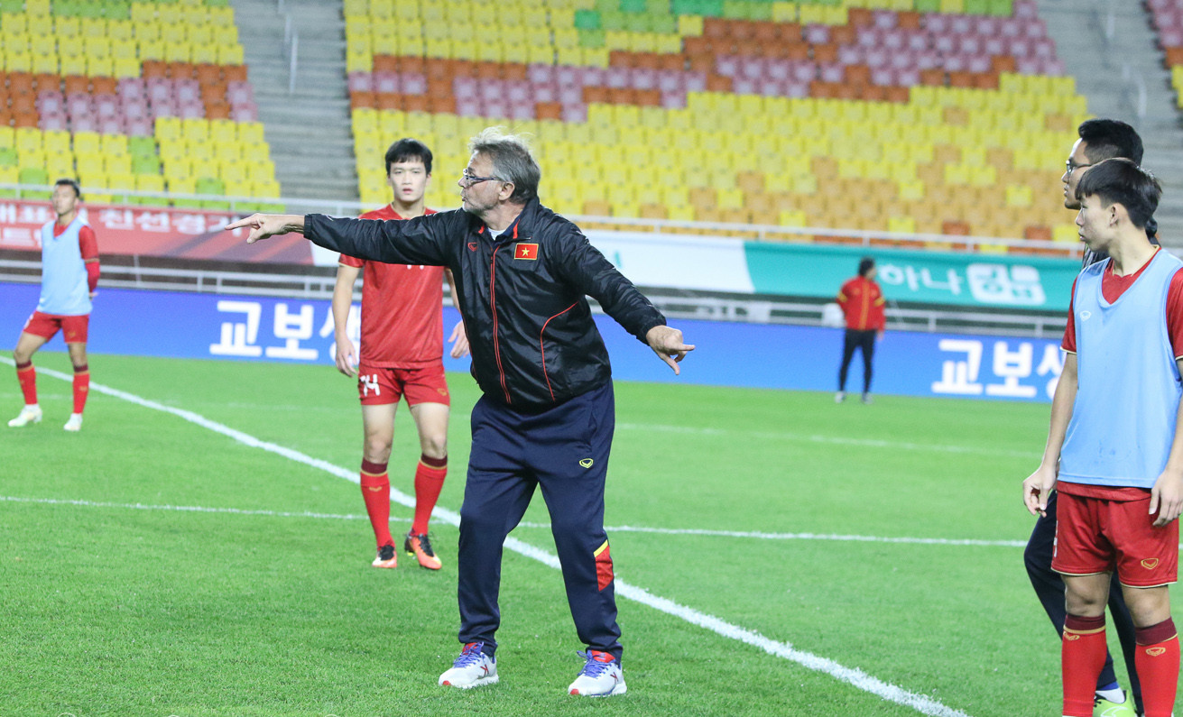 Tuyển Việt Nam: HLV Troussier cần lắm Hàn Quốc... đá thật!