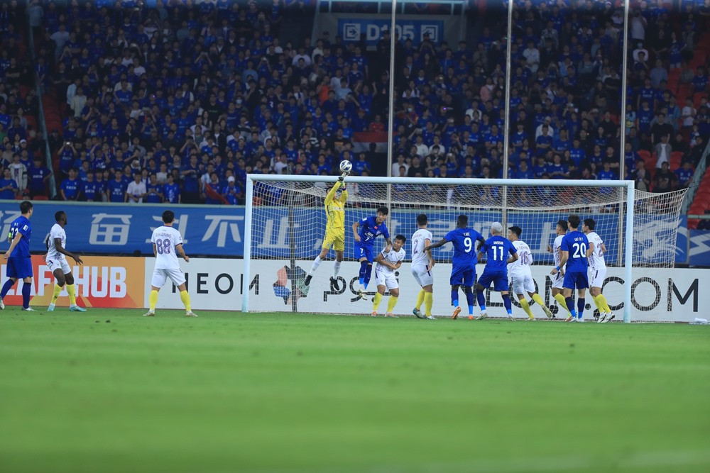 wuhan three towns vs ha noi 1.jpg
