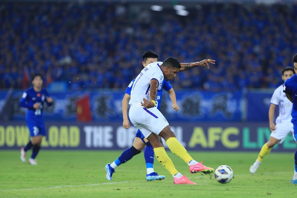 wuhan three towns vs ha noi 1.jpg