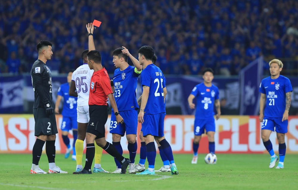 wuhan three towns vs ha noi.jpg