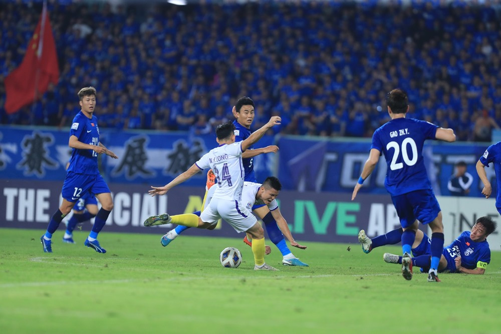 wuhan three towns vs ha noi.jpg