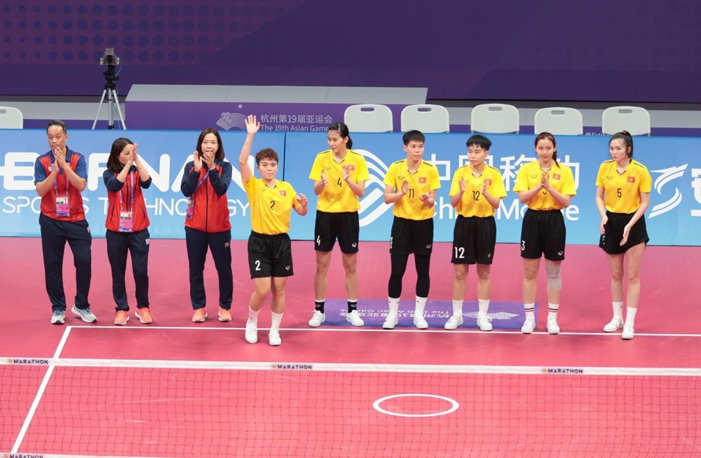 cau may 4 nu viet nam.jpg