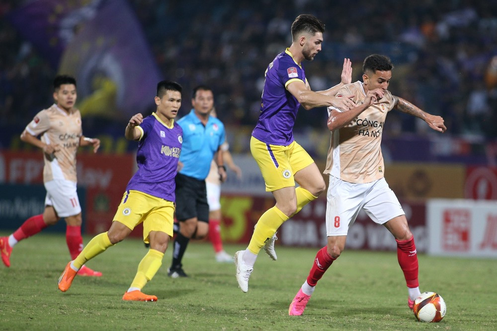 cahn vs hanoi fc 1.jpg