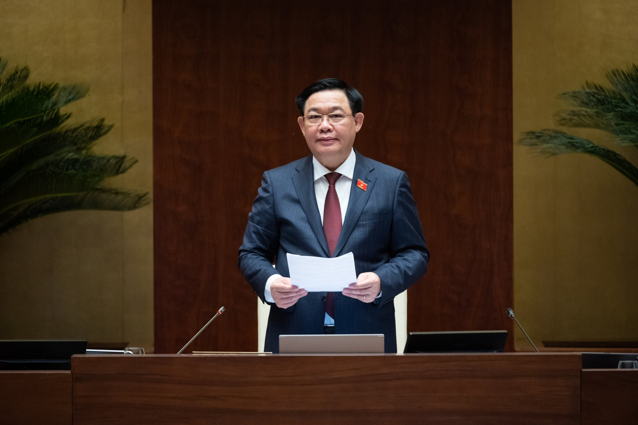 chu tich quoc hoi 6.jpg