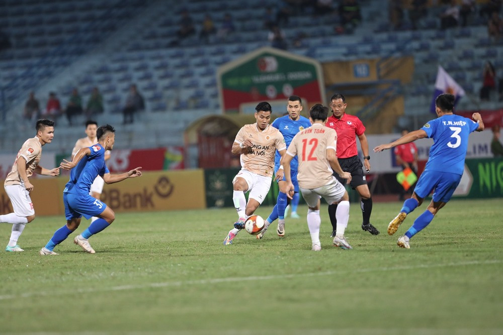 ca ha noi vs quang nam 2.jpg