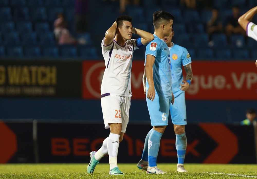 binh duong vs nam dinh 1.jpg