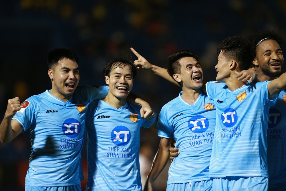 binh duong vs nam dinh 2.jpg