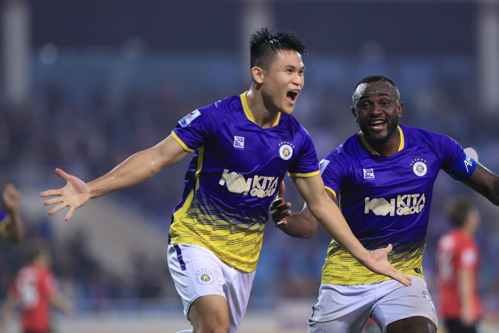 ha noi urawa reds.jpg