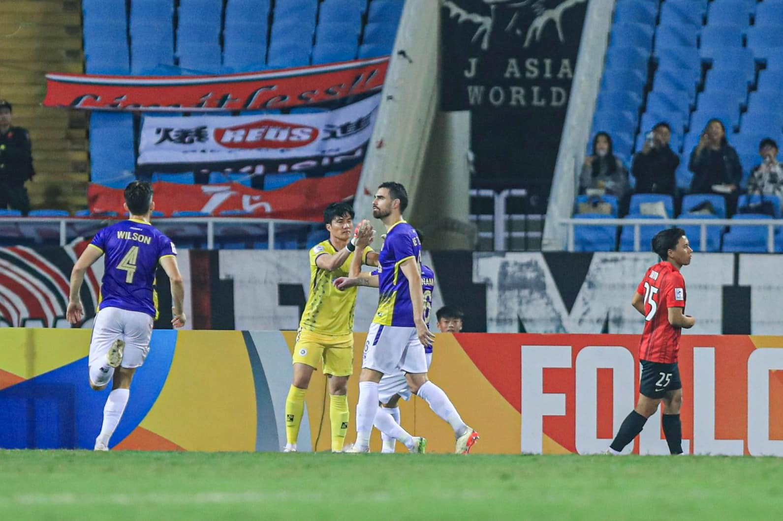 ha noi vs urawa reds 2.jpg