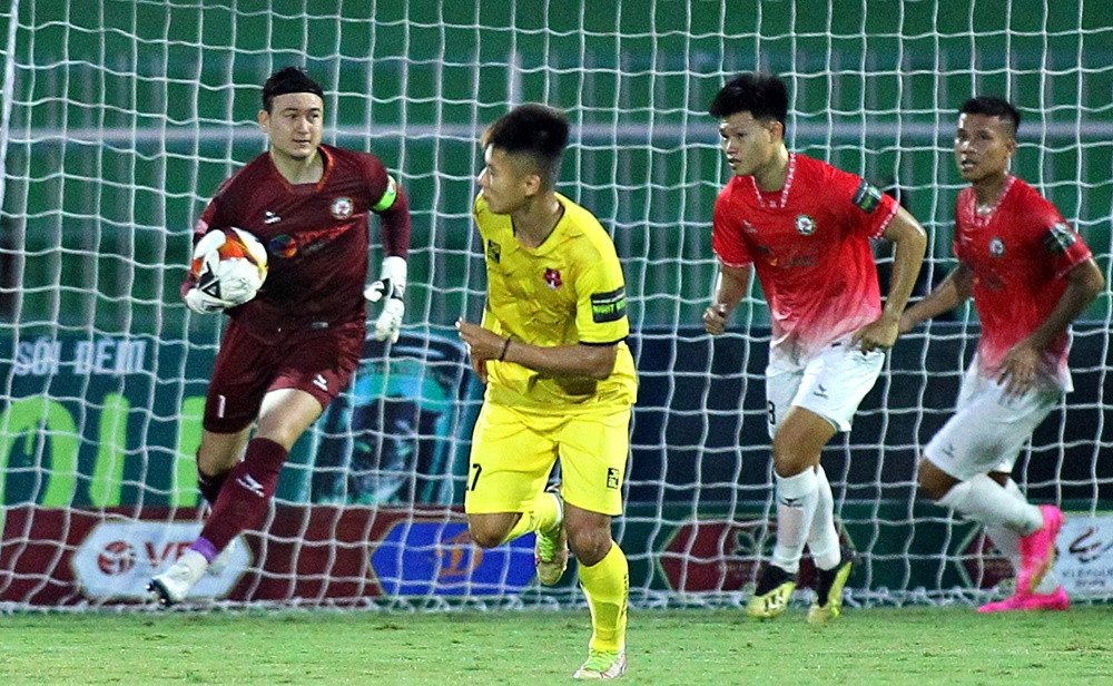 Văn Lâm chơi xuất sắc, Bình Định cưa điểm với Hải Phòng