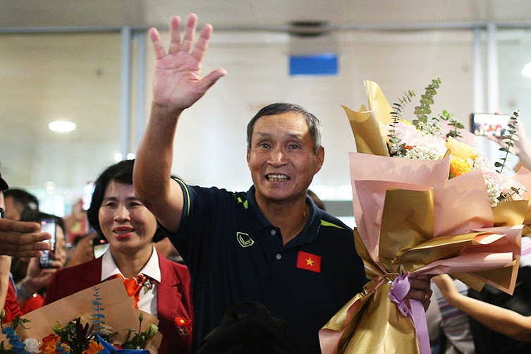 Tuyển nữ Việt Nam rộn ràng về nước sau kỳ World Cup lịch sử