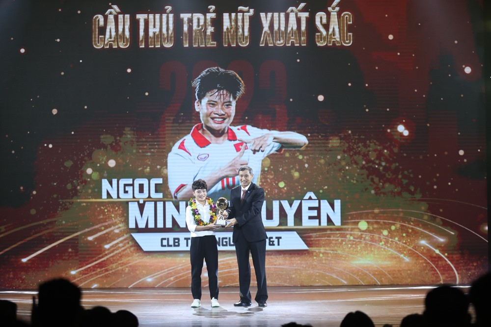 ngoc minh chuyen.jpg