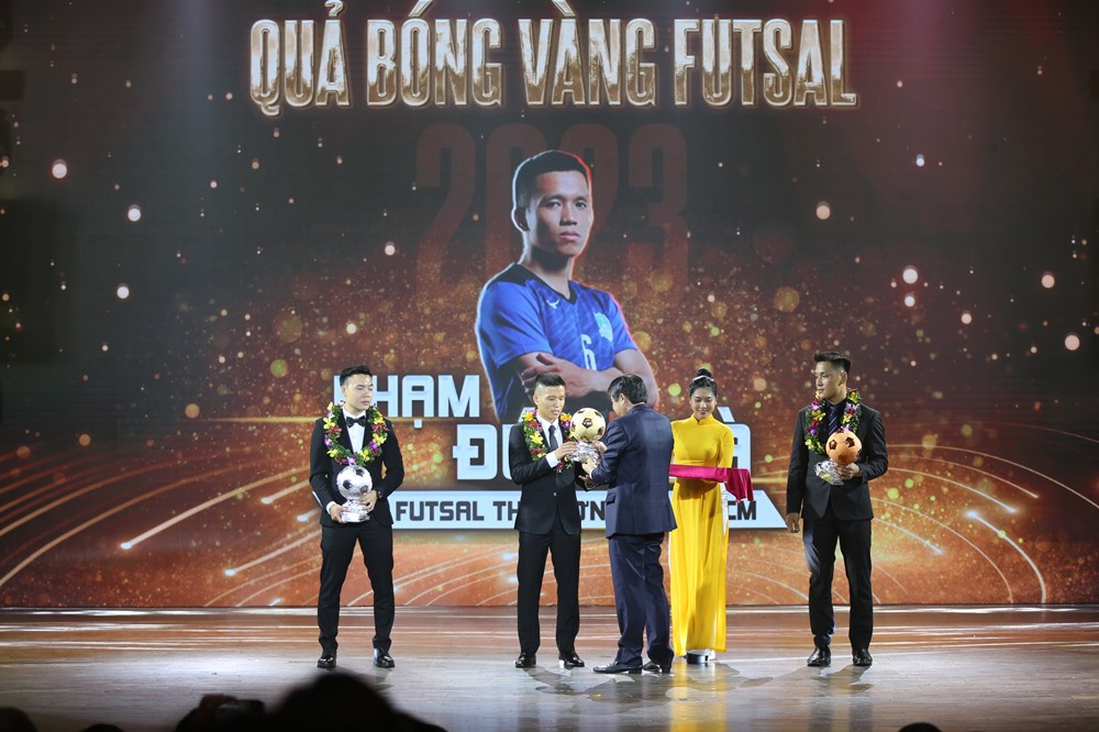 qua bong vang futsal 1.jpg
