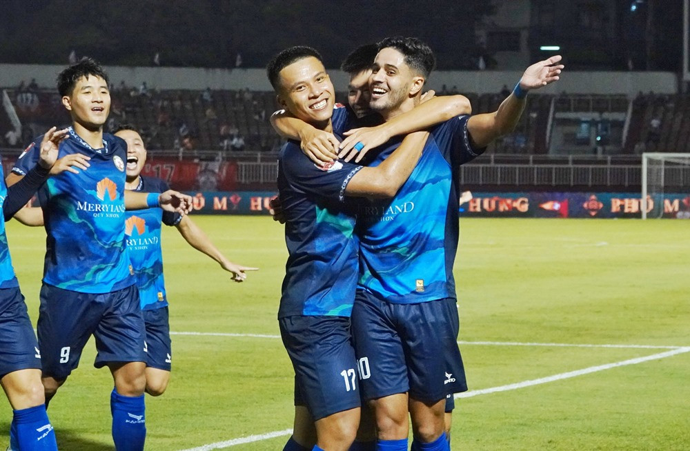 tphcm vs binh dinh 1.jpg