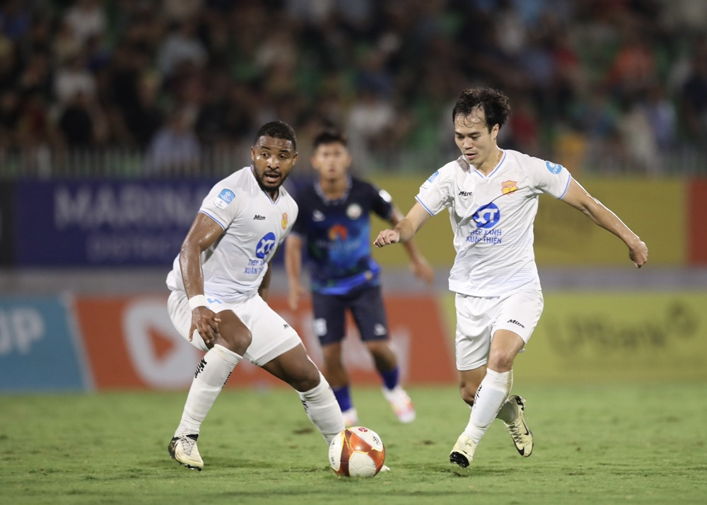 binh dinh vs nam dinh 1.jpg