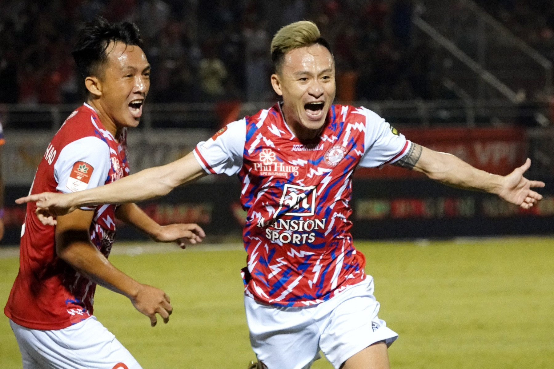 CLB TP.HCM xuất sắc đánh bại Bình Dương