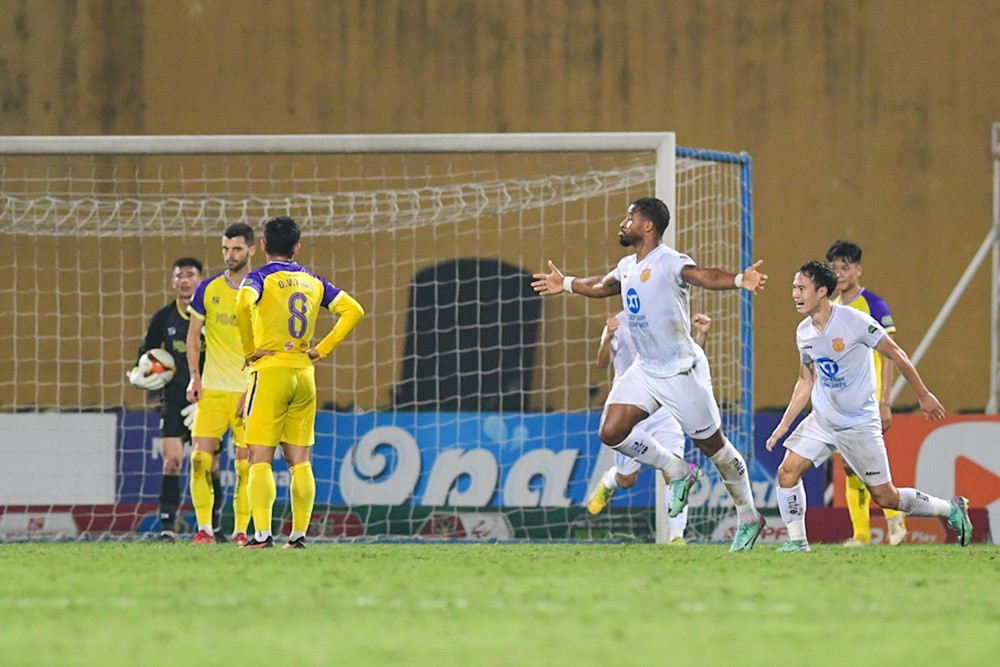 ha noi vs nam dinh 1.jpg