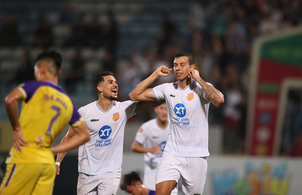 ha noi vs nam dinh 1.jpg