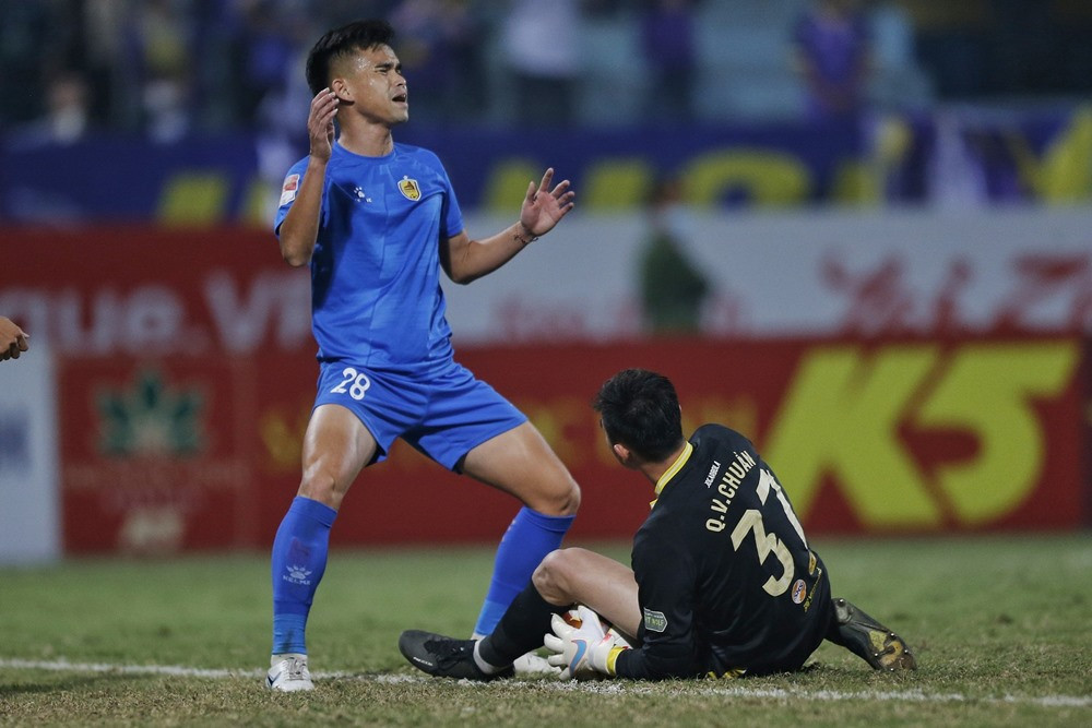 ha noi vs quang nam 1.jpg