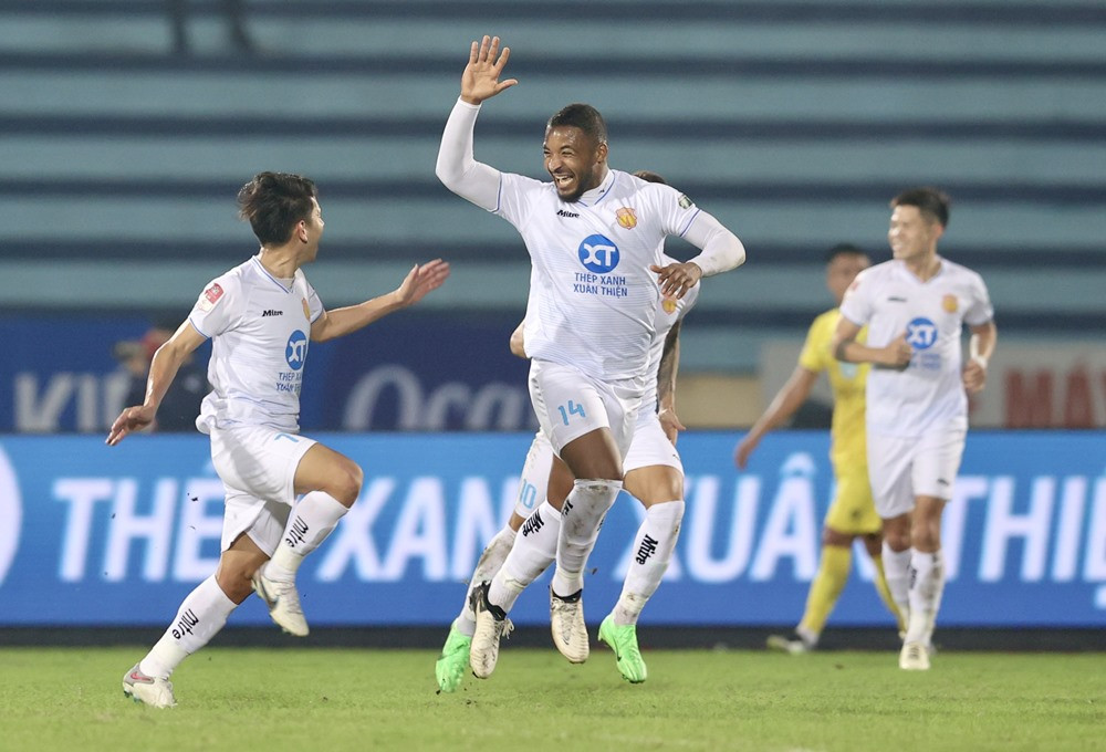 nam dinh vs thanh hoa 1.jpg