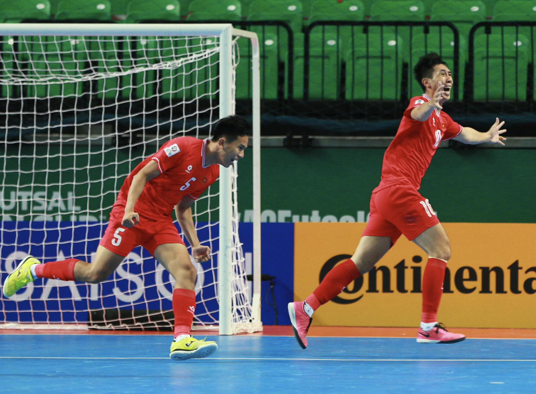 futsal viet nam uzbekistan 2.jpg