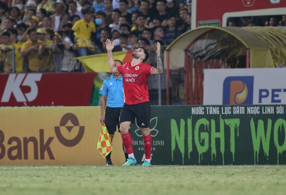 cahn vs nam dinh 1.jpg