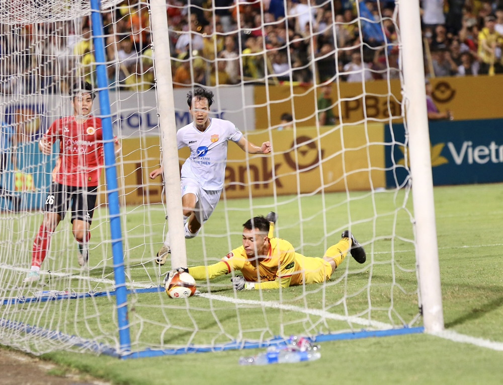 cahn vs nam dinh 2.jpg