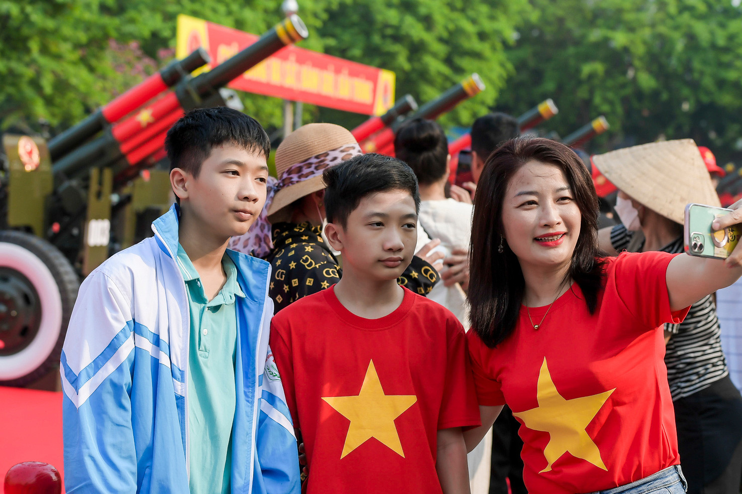 Phố phường Điện Biên rực rỡ đón đại lễ